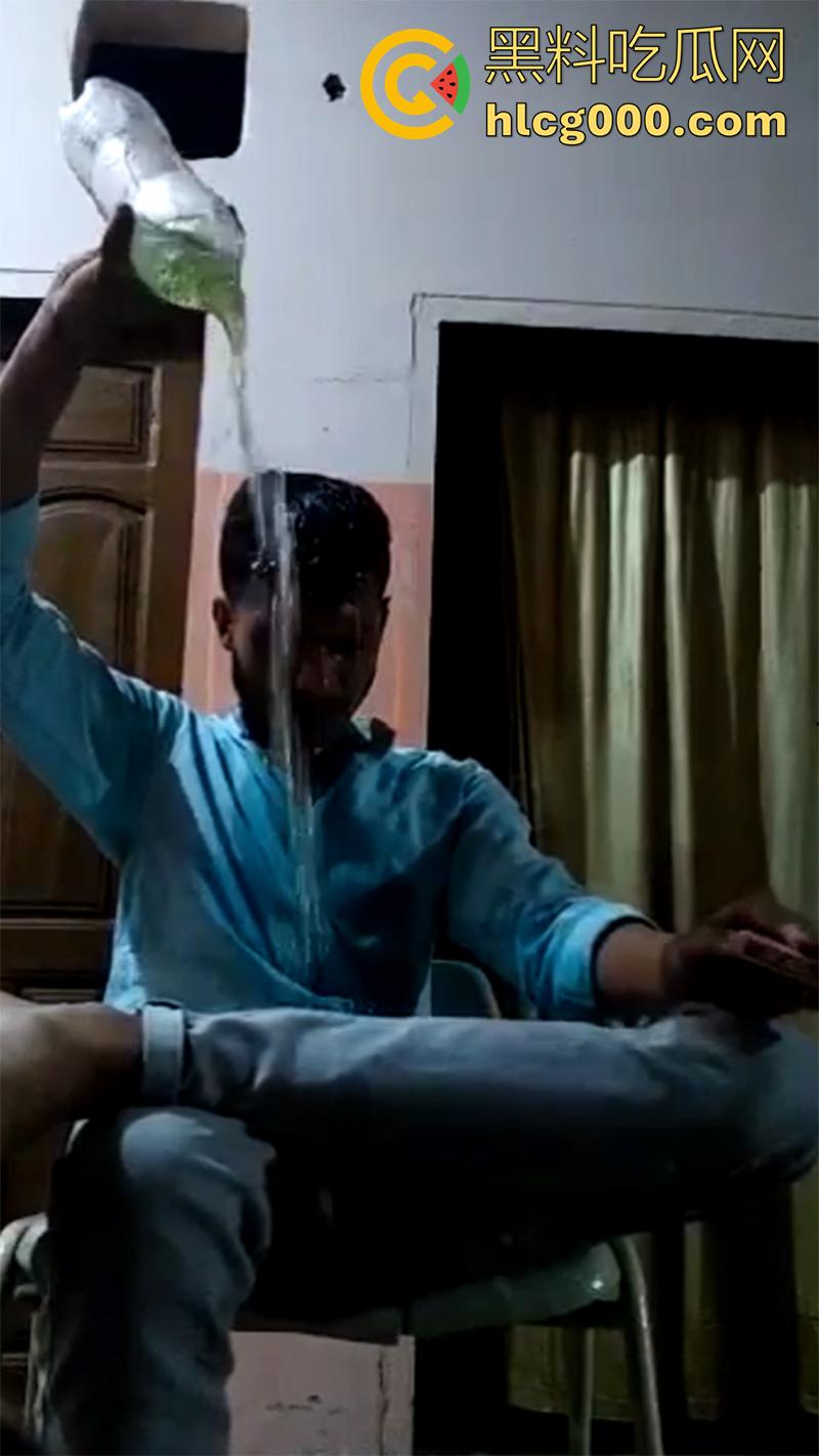 暗网流出恐怖一幕合集，小伙被砍透背部，东南亚混战分尸现场，树林剁头女孩被霸凌跳楼，胆小者勿入啊！-4