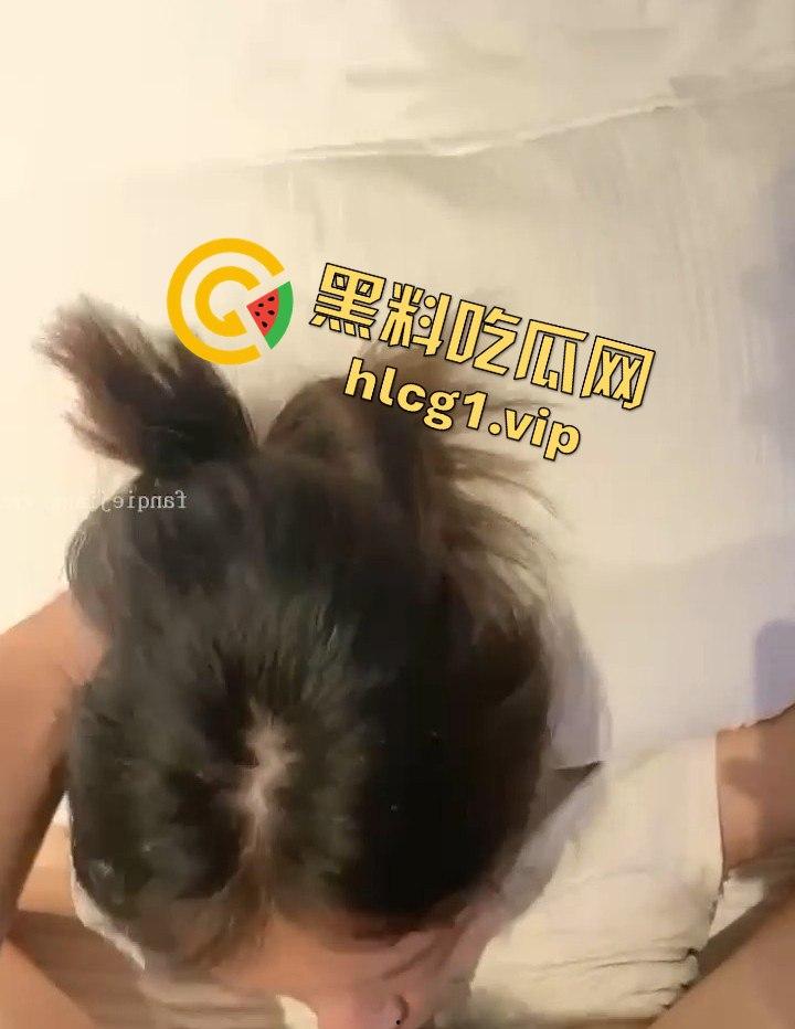 电竞少女大胆承诺，带我上分我带你吃鸡！千里送逼电竞房内情欲激战！-2