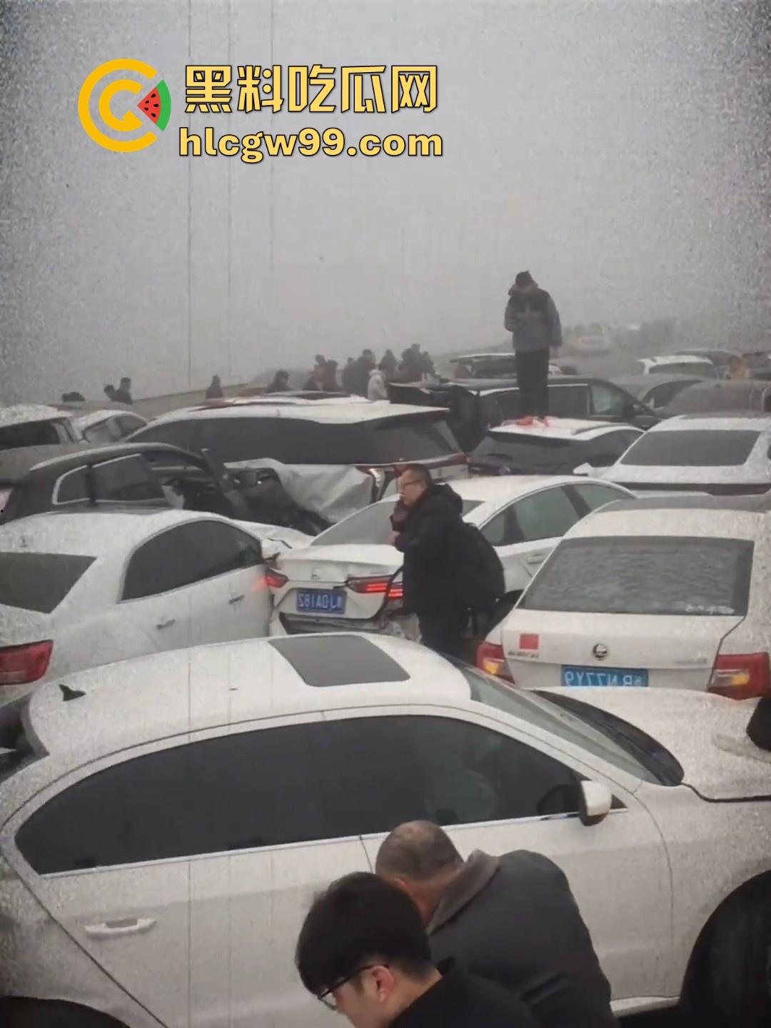 台辉高速黄河大桥段发生多车相撞,事故原因雪天 大雾 路面结冰,春节返程高峰,谨慎驾驶!-8