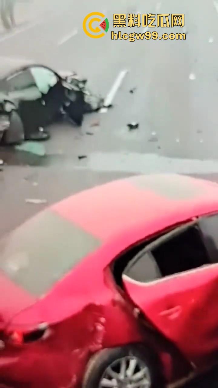 台辉高速黄河大桥段发生多车相撞,事故原因雪天 大雾 路面结冰,春节返程高峰,谨慎驾驶!-9