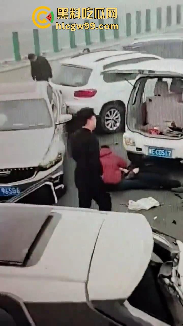 台辉高速黄河大桥段发生多车相撞,事故原因雪天 大雾 路面结冰,春节返程高峰,谨慎驾驶!-10