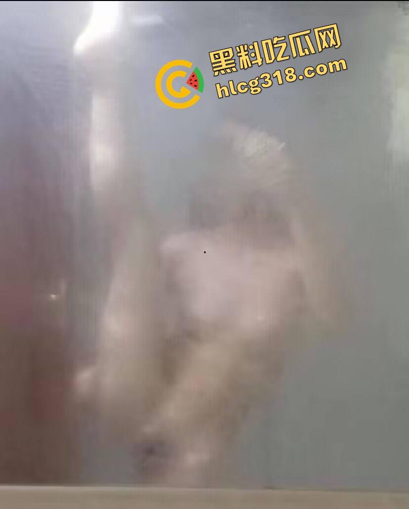 南昌街舞老师『范田』开房,被后入操着还自己粘假屌玩深喉来双飞自己,最后求着要射脸当护肤!-6