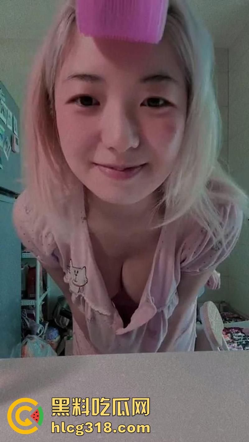 香港巨乳女同大学生【karin】,身材凹凸有致,奶大臀翘极致性感,和女友互舔鲍香艳无比!-4