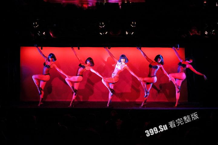 Lisa月底即将在法国出演的疯马秀(Crazy Horse Paris)到底是什么样的性质呢?先带瓜友们看看公开场的演出尺度-10
