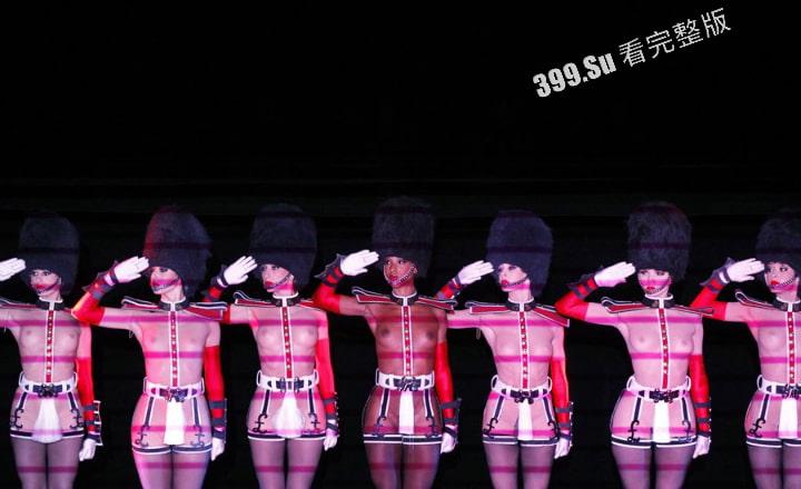 Lisa月底即将在法国出演的疯马秀(Crazy Horse Paris)到底是什么样的性质呢?先带瓜友们看看公开场的演出尺度-11