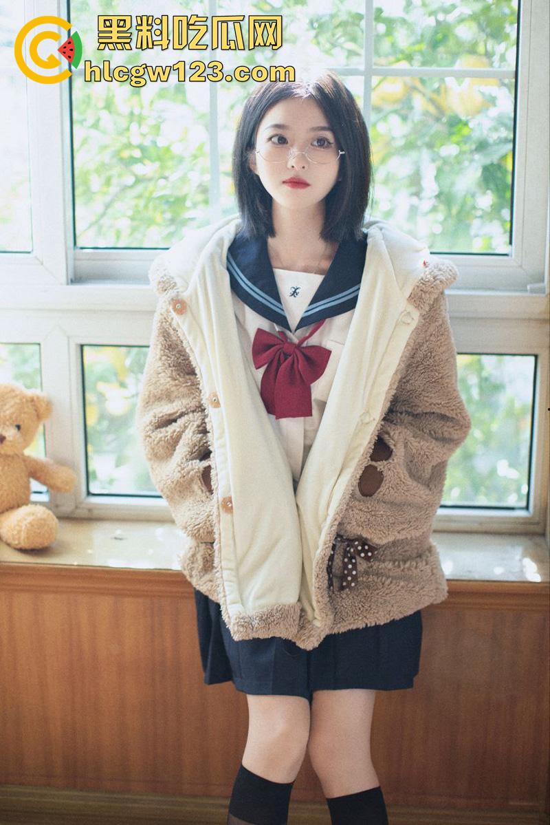 推特清纯少女【劳小白】，撕开性感JK制服，露出白嫩硕大美乳，完美酮体看的人心潮澎湃！-3