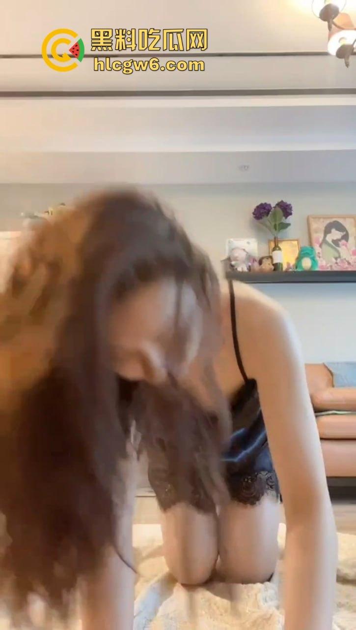 成都少妇【陈小艺】给老公戴绿帽 穿透视装给情妇发自慰视频 还接受主人调教 独家爆料!-8