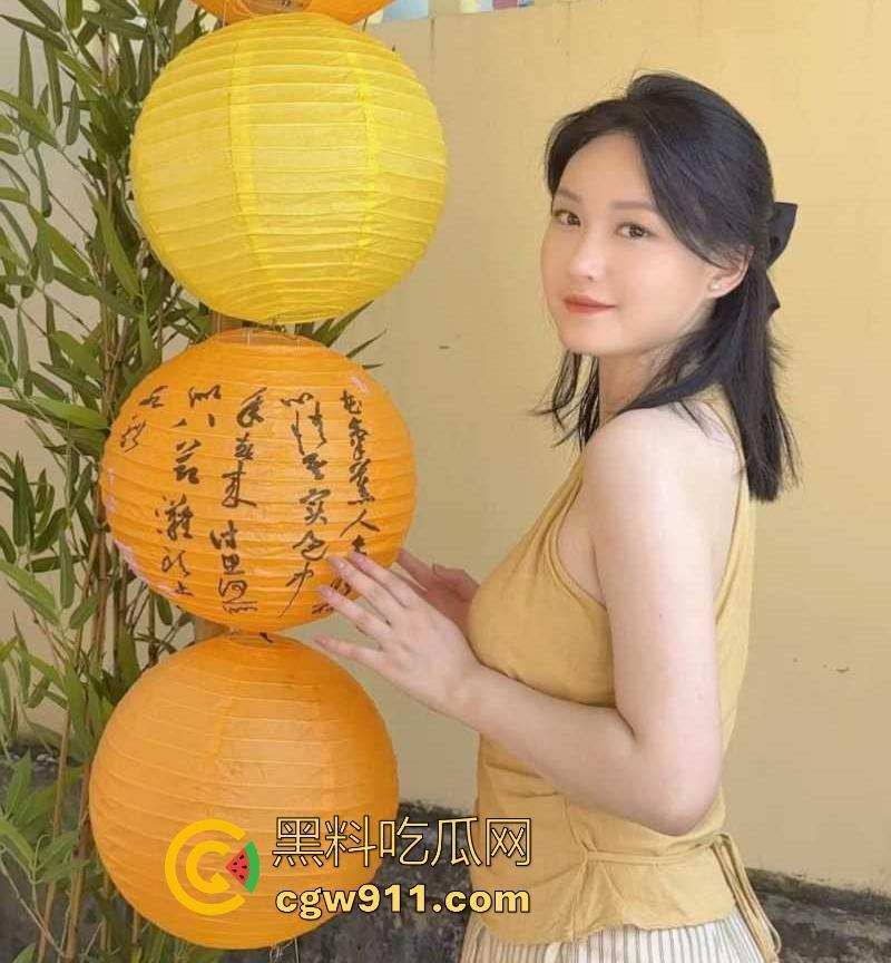 湖北宜昌新婚少妇【胡莉琴】与男友相恋6年修不成正果，分手后闪婚嫁入豪门，遭报复曝光性爱视频！-2