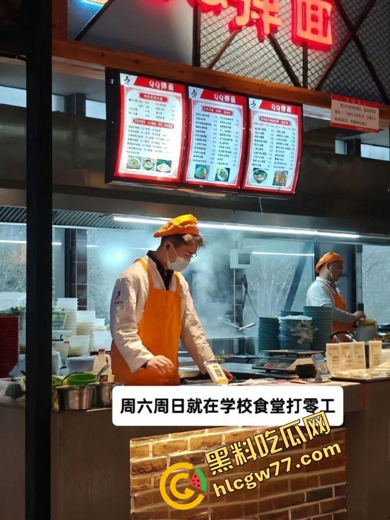 舔狗舔到绿帽飞起，纯爱战士供女友考研打3份工，她却怀上炮友孩子，纯爱战士怒爆女狗实锤！-9