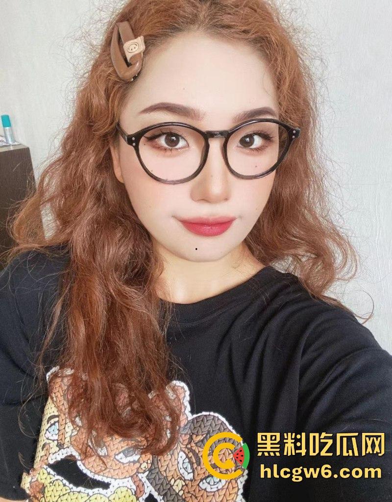 单身无配偶 只能网聊做母狗!山东菏泽培训机构老师【陈玉露】无毛美鲍高潮爆浆 自慰裸聊遭网友录屏曝光!-1