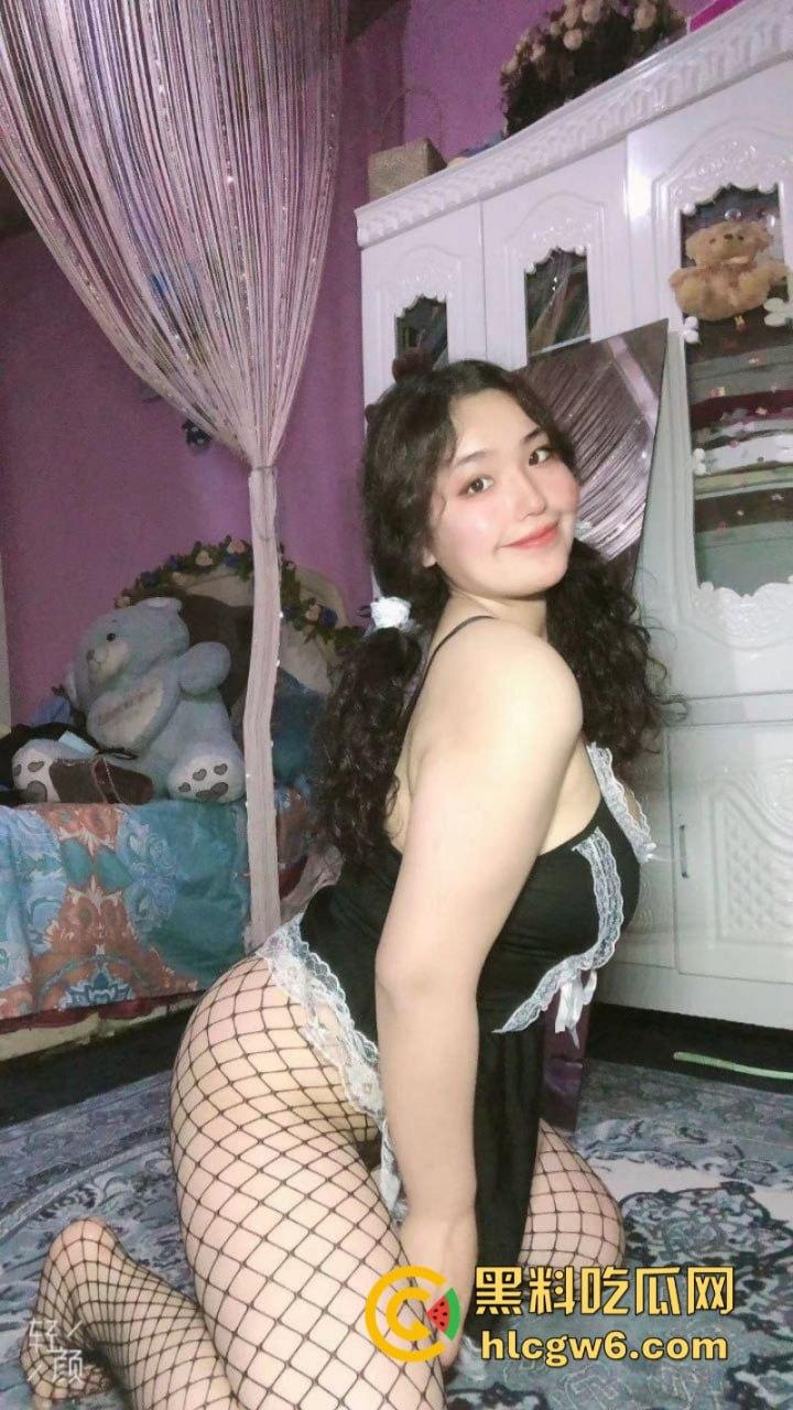 单身无配偶 只能网聊做母狗!山东菏泽培训机构老师【陈玉露】无毛美鲍高潮爆浆 自慰裸聊遭网友录屏曝光!-7