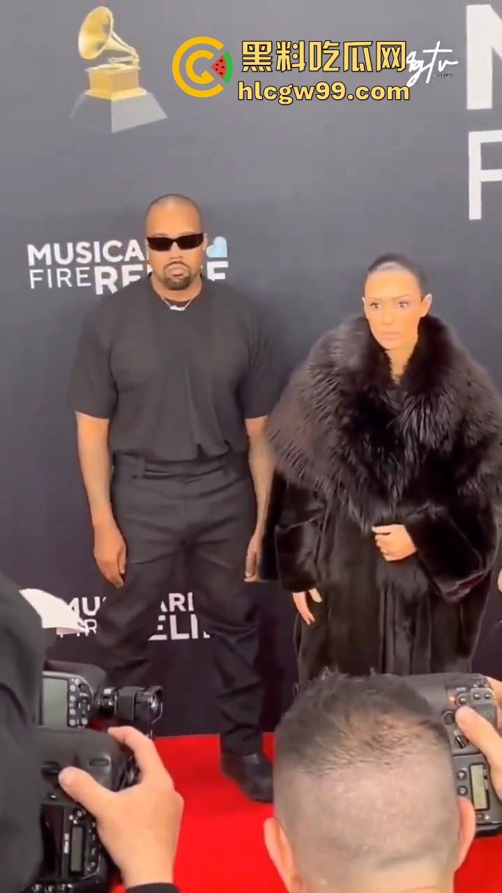 侃爷的老婆在格莱美颁奖典礼造型曝光，一次比一次严重了，基本全裸了，这是侃爷有绿帽倾向还是比安卡有暴露癖？-4