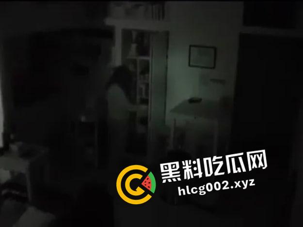 真家里有鬼!日本女子住在陌生男子天花板隔间 吃喝拉撒全靠偷 小日子也太变态了-5