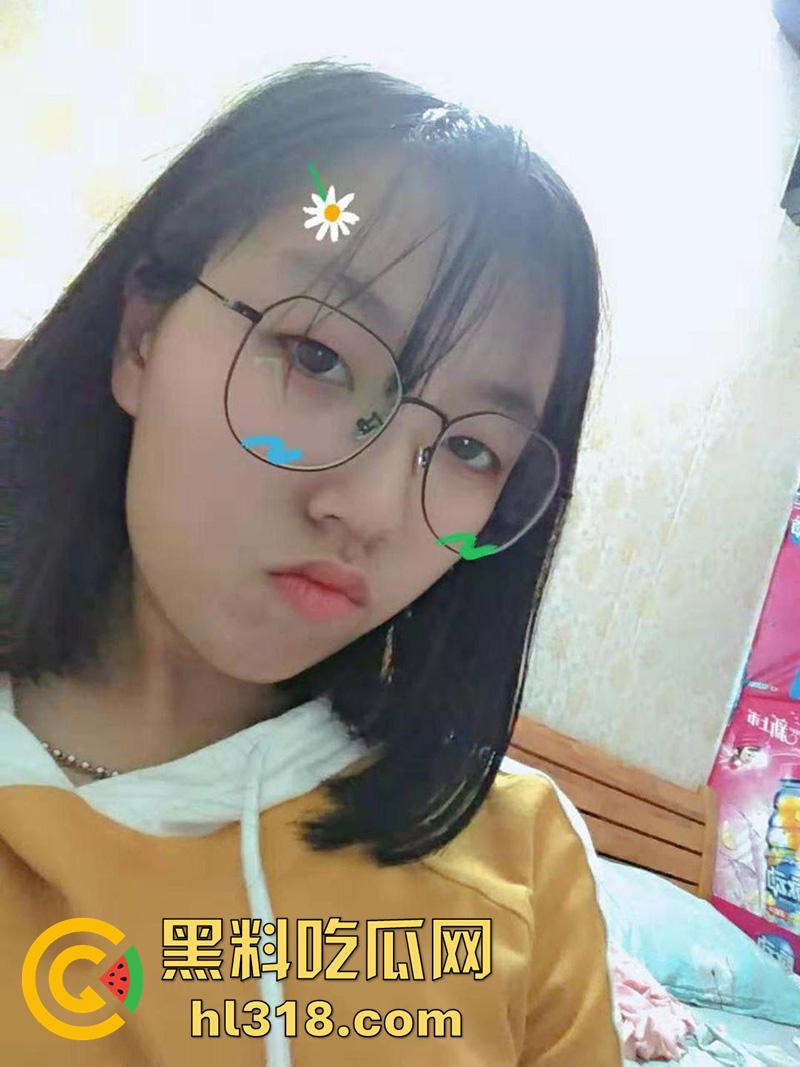 福建周宁一中【杨晴瑜】,小穴超嫩的反差眼镜妹,性欲旺盛网上撩骚,浴室自慰视频遭曝光!-2
