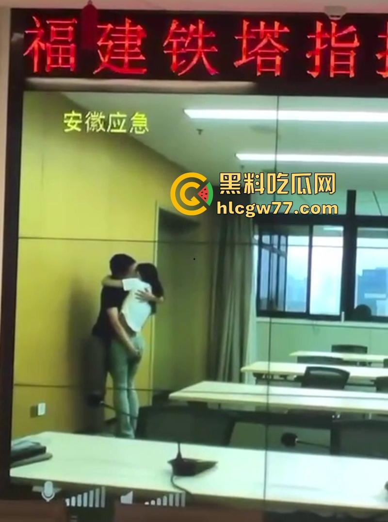 福建铁塔指挥调度中心现场观看安徽应急情侣现场直播 把切屏的开除了 马上进入脱衣服环节!-7