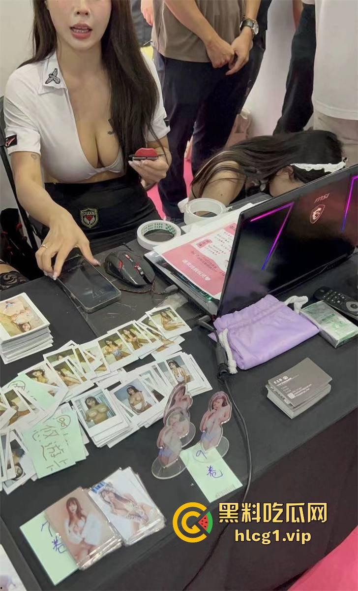 独家直击!带粉丝云打卡台湾成人展,三上悠亚比屏幕更美更性感,完爆国内漫展,台妹赞到爆!-5