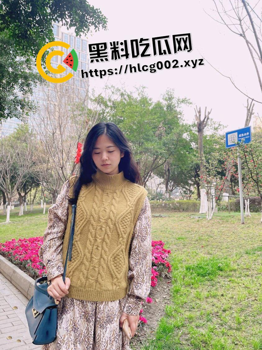 南京大学大二女学生下海兼职被曝光 乖乖女的反差一面 不为钱 就为了被干 超级敏感的极品炮台-1