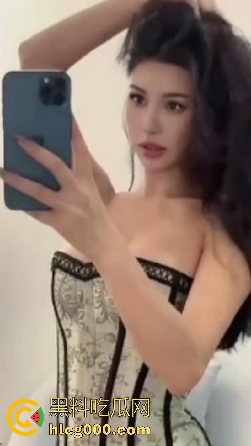 抖音同城约炮女神【李嘉欣97】，绝美颜值顶级尤物，奶大臀翘腿长逆天，这颜值都赶上明星了吧！-6