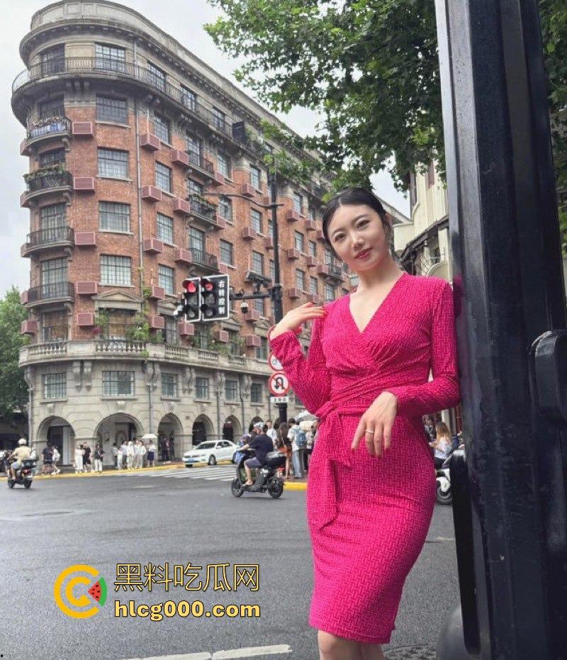 抖音健身网红【美式加满】极品身材御姐,各种情趣装骚舞诱惑,极致的肥奶翘臀,鸡巴看了直喷!-3