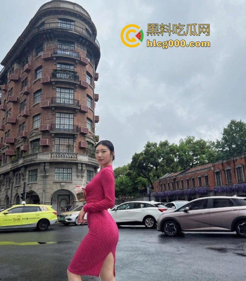 抖音健身网红【美式加满】极品身材御姐,各种情趣装骚舞诱惑,极致的肥奶翘臀,鸡巴看了直喷!-4