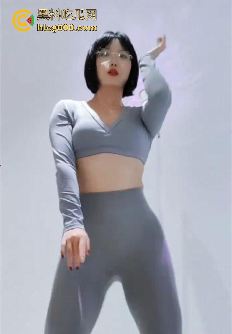 抖音健身网红【美式加满】极品身材御姐,各种情趣装骚舞诱惑,极致的肥奶翘臀,鸡巴看了直喷!-7