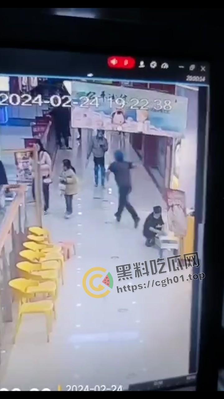 男子表白失败当场跳楼  这就是爱情吗 多视角监控全记录-4