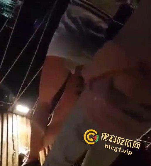 大胆秀恩爱!台湾碧潭桥上情侣野外激战,渔船为证!-7