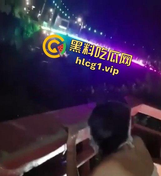 大胆秀恩爱!台湾碧潭桥上情侣野外激战,渔船为证!-10