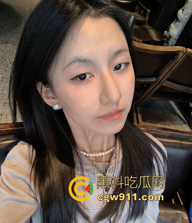 英国留子又爆大瓜！谢菲尔德大学【李玲】被绿帽男友曝光性爱视频，黑丝反差母狗无限诱惑，露脸口交一脸淫靡！-3