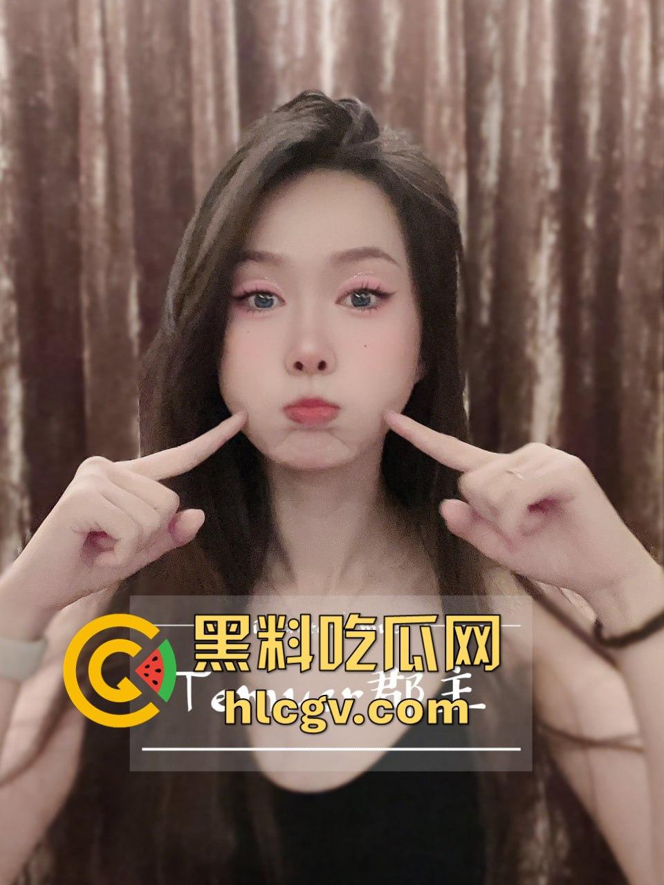 高颜值女神『Temuer郡主』北京颜控绿帽夫妻痴迷3P换妻无底线，御姐的疯狂鸡巴收集打卡之旅！-39