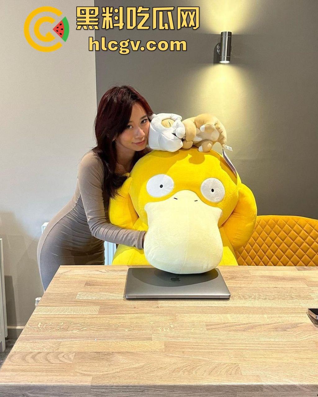 高颜值女神『Temuer郡主』北京颜控绿帽夫妻痴迷3P换妻无底线，御姐的疯狂鸡巴收集打卡之旅！-41